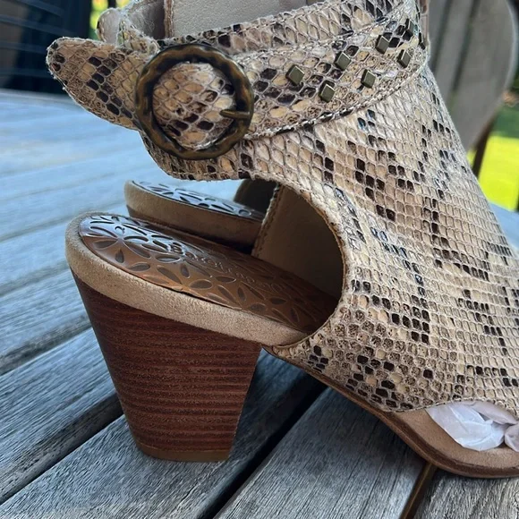 NWOT BareTraps Reining Faux Snakeskin Bootie Sandals Women’s size 8 - Picture 14 of 16